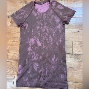 Lululemon size 2 Brown and Pink Patterned short sleeve Top